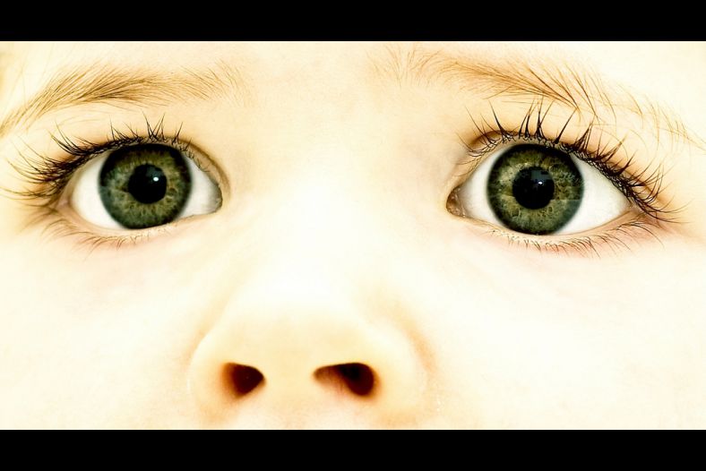 2 green eye