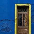 Azul y amarillo
