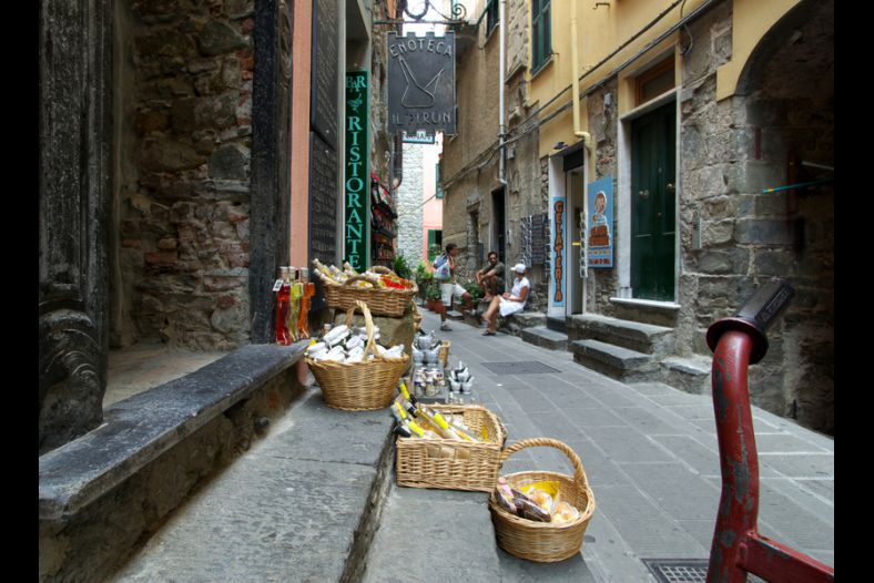 sleepy laneway