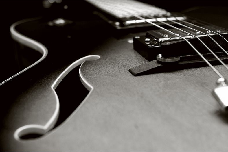 F-hole Guitar
