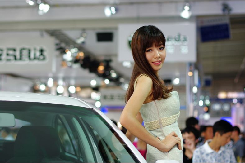 Chinese models in Automobile Fair