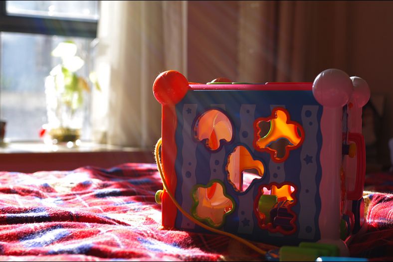 Home, the morning children's toys under the sun!