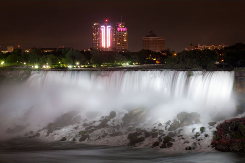 Niagara Falls by night