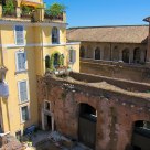 MarchÃ© de Trajan et maison jaune