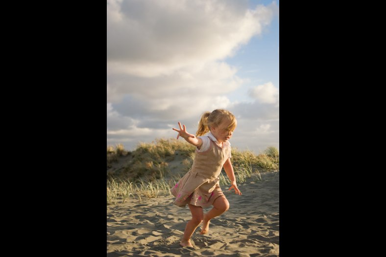 Child at the beach, run, play