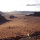 le soleil se couche dans le désert de Wadi-Rum