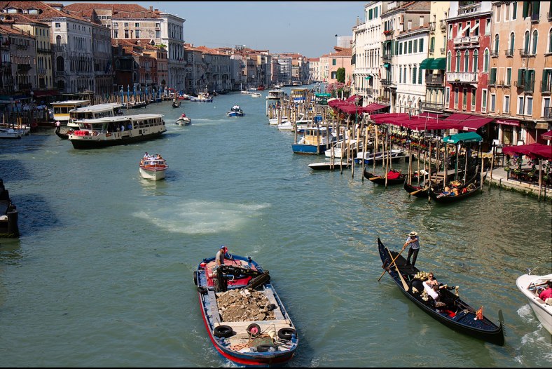 Traffic on the Great Channel