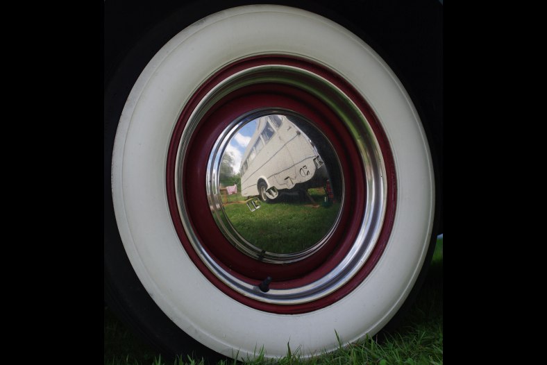 Miroir au flanc blanc