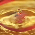 gota bañada en oro