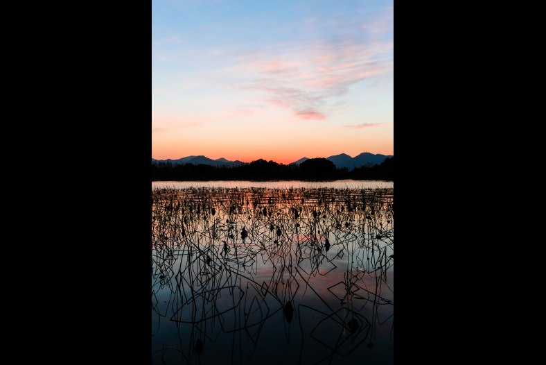 sunset of the west lake