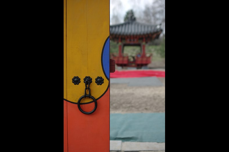 Gate