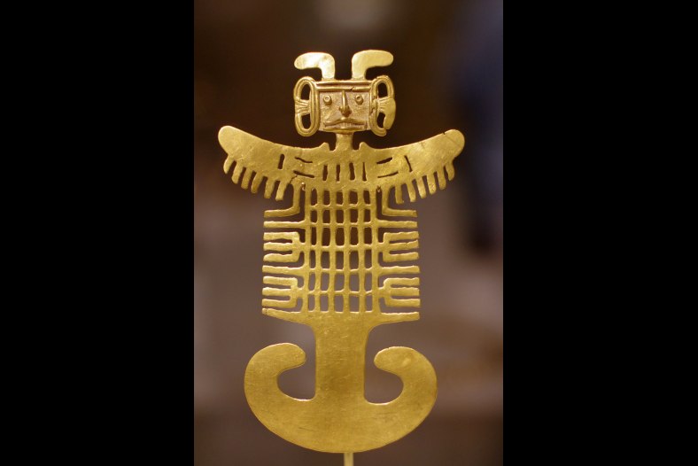 A Gold Figure (Costumed Figure Pendant)